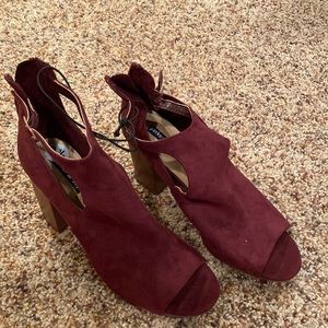 Plum high heels never worn